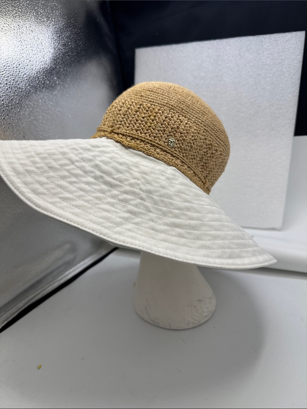 Helen Kaminski Women’s Two-Tone Straw Sun Hat — Beige Crown White Brim, O/S